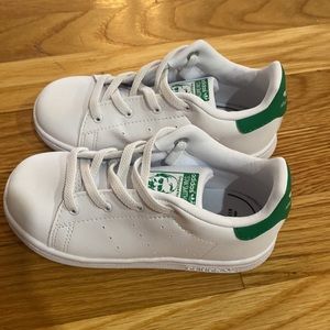 Never worn toddler size 9 Stan Smith Adidas Sneakers